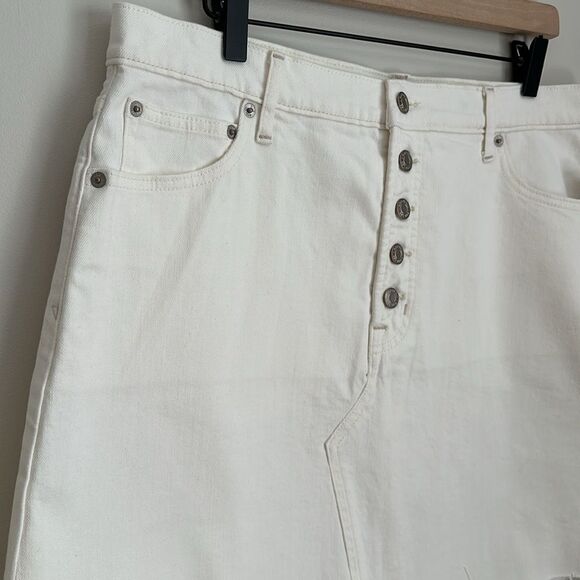 NWT GAP Women’s Rigid Denim A Line Button Fly Mini Skirt Pockets Frayed Hem 14T - Picture 3 of 10